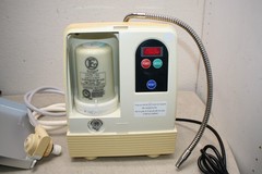 Enagic Kangen Leveluk R Water Ionizer Filter Machine model TYH-71 Yellowed AS IS