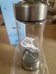 The H2 Hydrogen Rich Water Cup Generator Water Bottle is a USB-rechargeable
