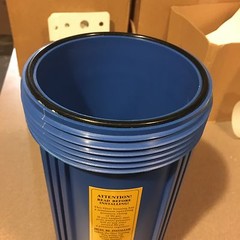 Big Blue 20″ Whole House Water Filter System (3/4″ Port) with Mounting Bracket