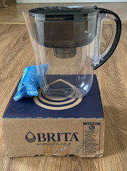 Brita Metro water Pitcher w/6 cup capacity filtering pitcher one filter included
