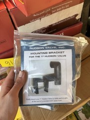 Hudson Valve Mounting Bracket for 1″ Float Valve – Connect to 3/4″Water Hose B03