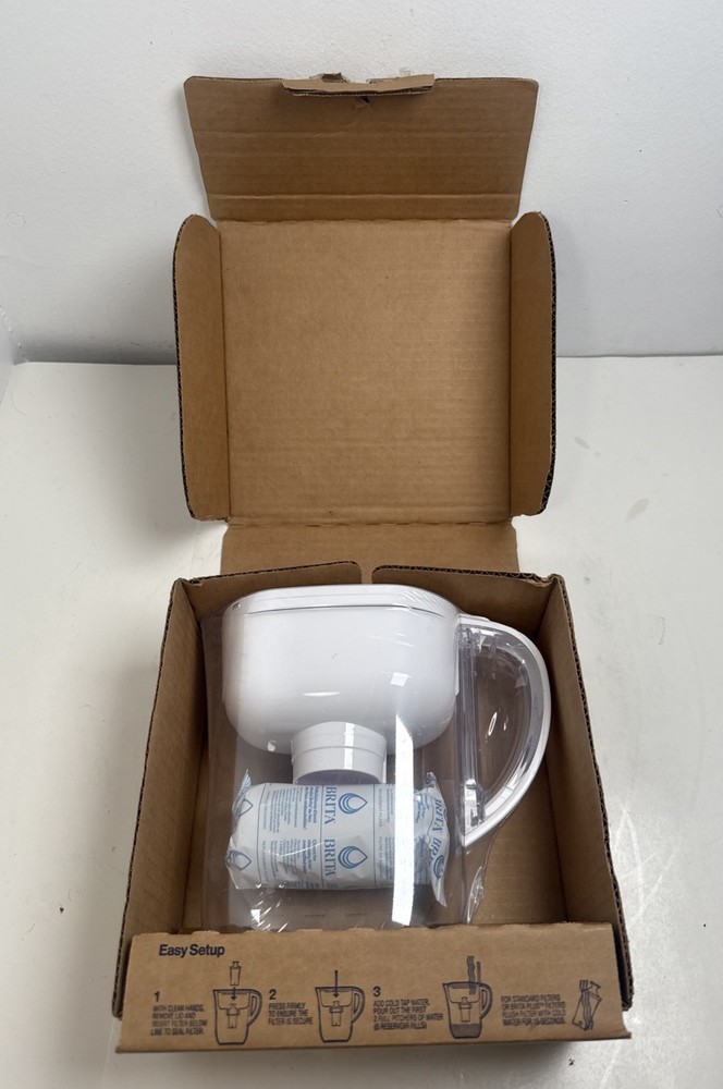 BRITA Metro 6 Cup Pitcher Bright White Smart Light Indicator Standard Filter